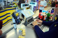 SC angajează șef magazin și lucrător comercial