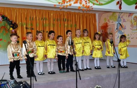 Festival concurs regional „Toamna în cântec și culoare” la Grădiniţa cu P.P. nr. 8 Dorohoi - FOTO