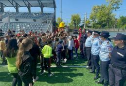 Copiii din orașul Săveni s-au întâlnit cu pompierii botoșăneni - FOTO