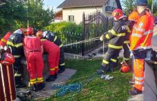 Misiune contracronometru la Dorohoi. Un bărbat a fost salvat de pompieri după ce a căzut într-o fântână - FOTO