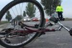 bicicleta rasturnata pe sosea