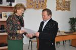 Mihaela Hunca il premiaza pe Dorin Alexandrescu_03