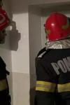Două persoane au avut nevoie de ajutorul pompierilor după ce au rămas blocate într-un lift