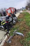 O tânără a avut nevoie de îngrijiri medicale după ce autoturismul pe care îl conducea a fost implicat într-un accident