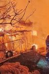 Un incendiu violent a mistuit o întreagă gospodărie din localitatea Suharău - FOTO