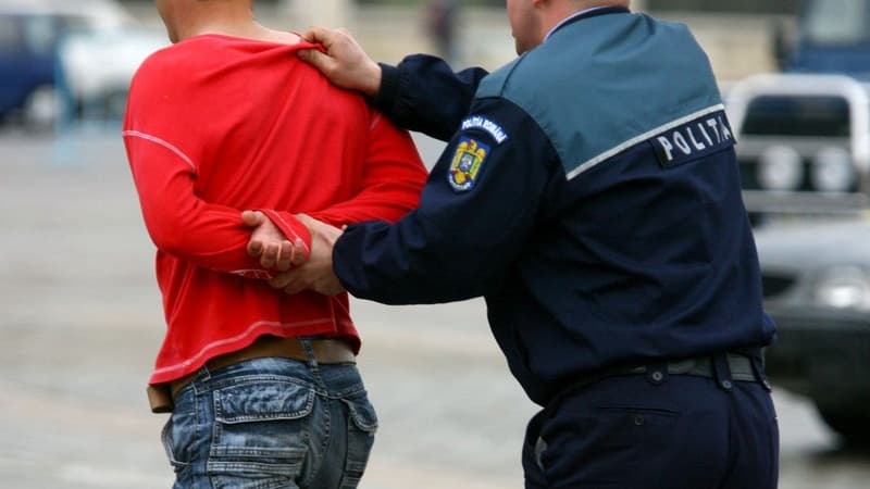Tânăr bănuit de mai multe furturi din Piața Centrală, arestat pentru 30 de zile