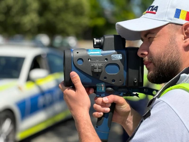 Acțiune „BLITZ” a polițiștilor rutieri. Amenzi de peste 20.000 lei și 10 permise de conducere reținute pentru viteză