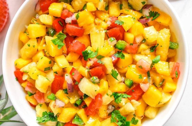 Salată de mango și ananas