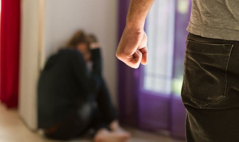 Evacuat din locuință pentru violență în familie