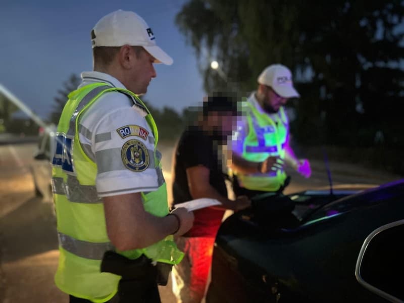 4 permise de conducere și 9 certificate de înmatriculare reținute într-o acțiune a polițiștilor pentru siguranța cetățenilor - FOTO