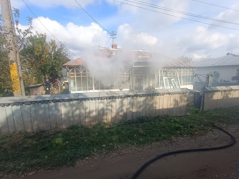 Incendiu izbucnit într-o locuință din Darabani. Proprietarii nu erau acasă, iar vecinii au anunțat autoritățile