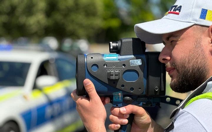 Peste 30 de amenzi aplicate într-o acțiune a polițiștilor pentru siguranța rutieră