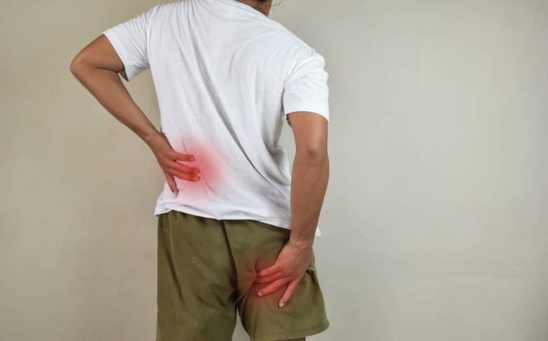 Câte minute de mers pe jos previn durerile de spate?