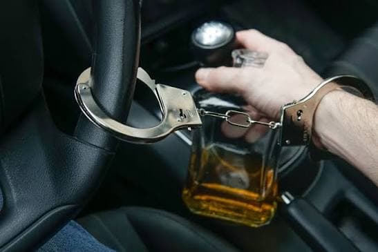 Bărbat reținut după ce a fost prins băut la volan