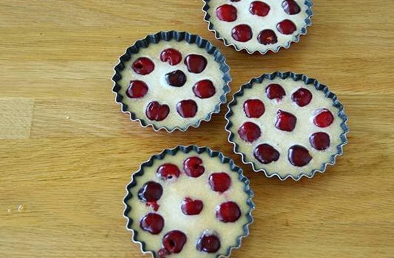 Mini tarte cu cireșe
