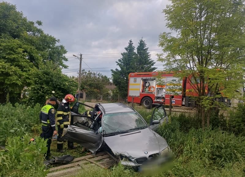 Doi adulți și trei copii au ajuns la spital în urma unui accident rutier