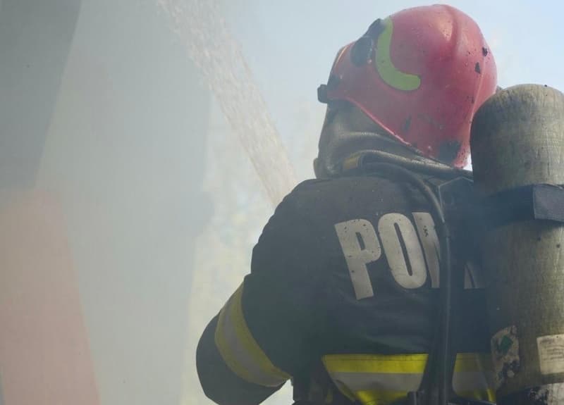 Intervenție a pompierilor la Dorohoi după ce un cauciuc al unui camion a luat foc. Alte șase locuințe salvate din calea flăcărilor