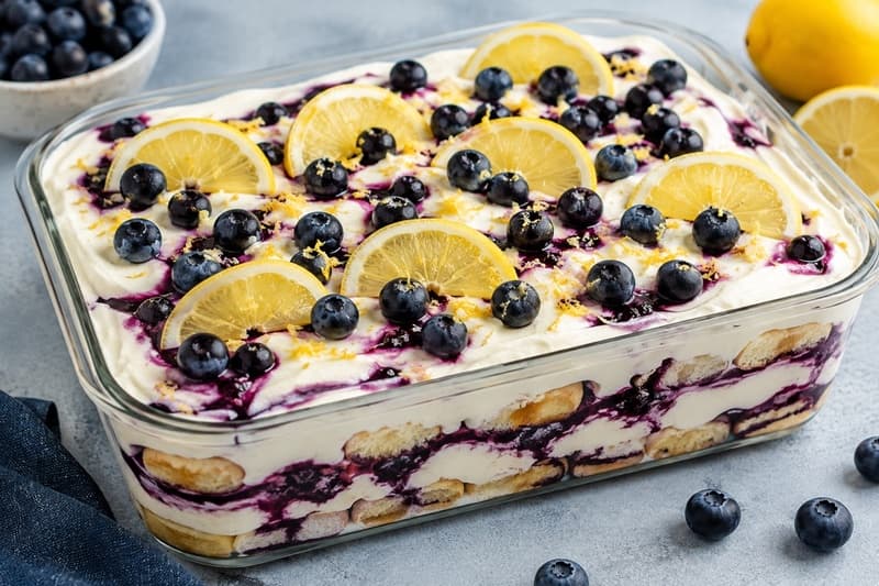 Tiramisu cu lămâie și afine