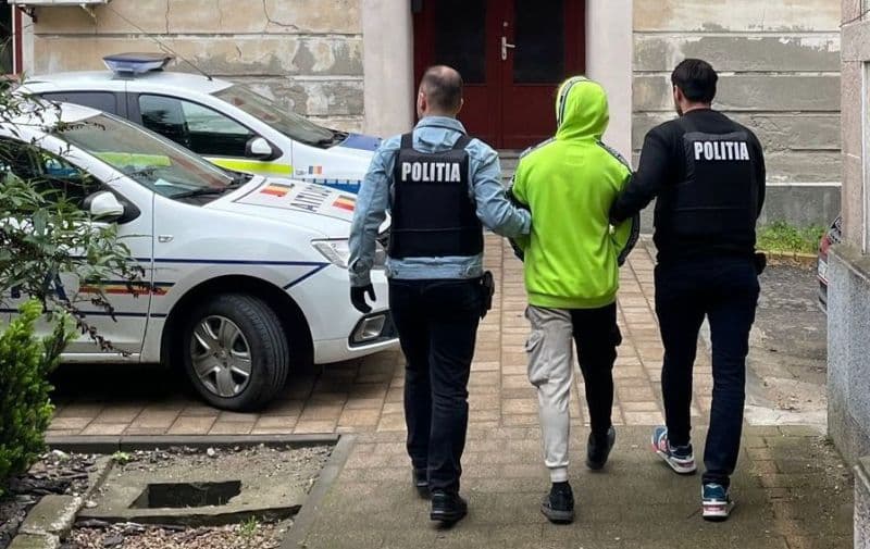 Tânăr din Dorohoi reținut după ce a furat o mașină și a condus-o deși nu deține permis de conducere pentru nicio categorie de vehicule