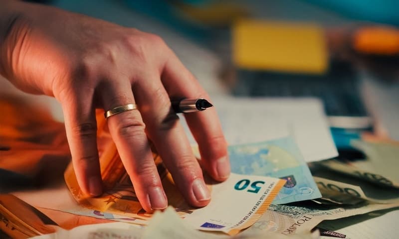 ANAF trimite notificări românilor cu venituri din străinătate. Cine trebuie să depună urgent Declarația Unică 212