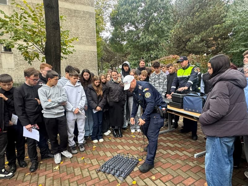 Activitate informativ-preventivă desfășurată de polițiștii din Dorohoi - FOTO