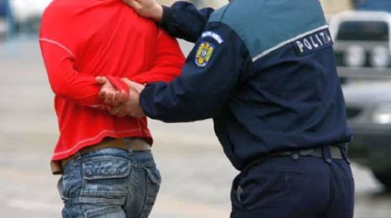 Tânăr reținut după ce a furat o mașină parcată pe o stradă din Botoșani. Teribilistul nu avea permis de conducere
