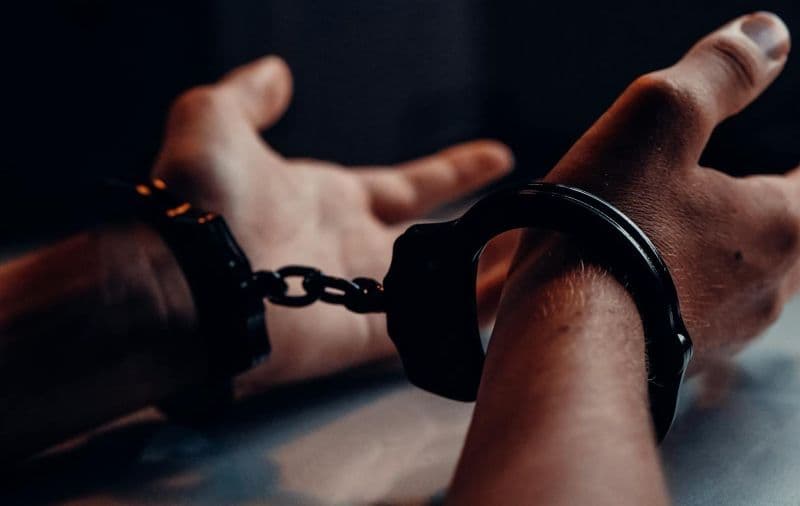 Condamnat la 3 ani de închisoare pentru deținere de droguri pentru consum propriu