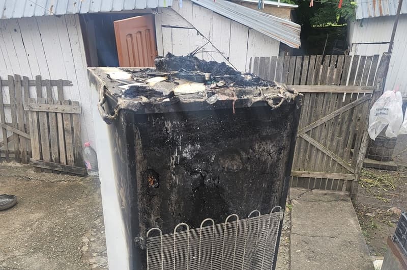 Incendiu la Dorohoi! Pompierii solicitați să intervină după ce un frigider a luat foc