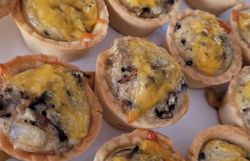 Mini tarte cu ciuperci și pui