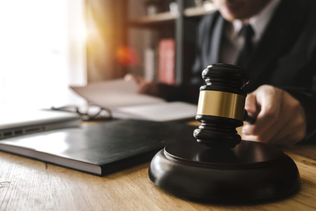 Bărbat trimis în judecată pentru schingiuirea animalelor