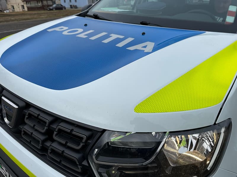 Tânăr reținut de polițiști după ce i-a furat telefonul unei femei