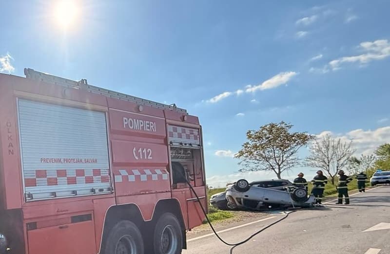 Accident între Brăești și Leorda! O mașină s-a răsturnat după impactul dintre două autoturisme