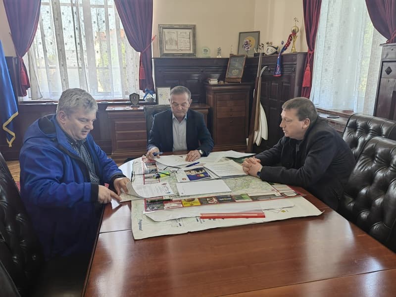 Primăria Dorohoi: Primele 10 stații de reîncărcare pentru vehicule electrice în Dorohoi
