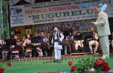 Festivalul „Mugurelul” 2016: Folclorul a „biruit” vremea nefavorabilă la Dorohoi – FOTO