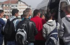 Peste 450 de elevi de la Liceul „Regina Maria” din Dorohoi fac naveta pentru a învăţa