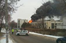 Incendiu de proporții la o fabrică din Botoșani. Pericol de explozie - FOTO