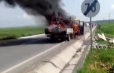 O camionetă a luat foc de la soare. Geamurile pe care le transporta s-au transformat într-o gigantică lupă