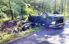 Accident pe drumul Păltiniș - Darabani. Mașină făcută praf de o tânără șoferiță imprudentă – FOTO