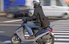 La 34 de ani, călare pe moped, în stare de ebrietate și fără permis