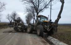 Accident la Cristești! Un bărbat a fost rănit, după ce a intrat cu tractorul într-un copac!