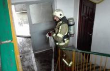 Incendiu la un apartament de la etajul patru al unui bloc. Pompierii au prevenit extinderea acestuia - FOTO