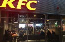 S-a deschis KFC la Botoșani! Sute de persoane au luat cu asalt restaurantul în primele ore - FOTO