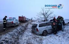 Două cadre didactice au ieșit cu mașina în decor! Accident cu victimă încarcerată - FOTO