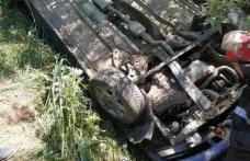 ACCIDENT! Mașină răsturnată pe cupolă la Smârdan - FOTO