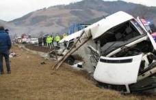 Accident grav, un microbuz cu 9 pasageri s-a răsturnat în judeţul Suceava