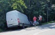 Accident grav! Șofer rămas încarcerat, după ciocnirea a două mijloace de transport!