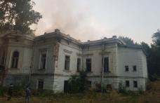 Incendiu la clădirea monument din Botoșani, stins după cinci ore, cu 35 de pompieri