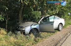 Accident pe drumul Dorohoi - Botoșani: Doi copii au ajuns la spital după ce un autoturism s-a izbit într-un copac - FOTO