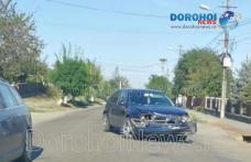 Accident în Dorohoi! Autoturisme avariate după un viraj imprudent - FOTO