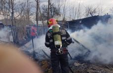 La un pas de dezastru. Gospodărie afectată de un incendiu generat de neatenția vecinului - FOTO